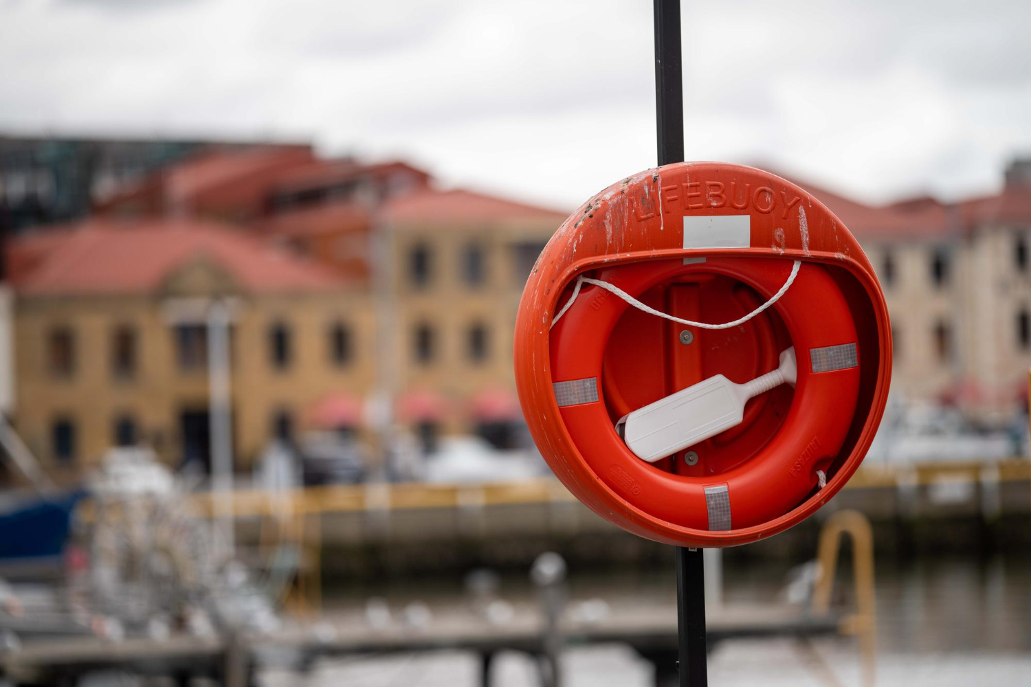life-buoy-lifebelt-wharf-city-red-lifebuoy