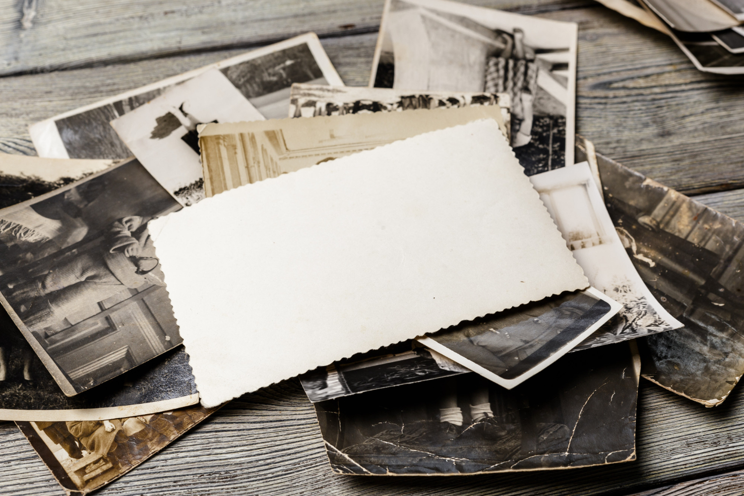 retro-some-old-photos-wooden-table
