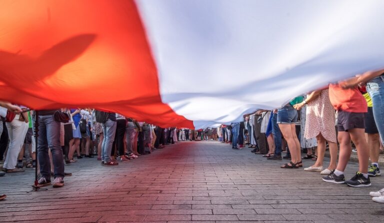 Dzień upamiętnienia Bitwy Warszawskiej w Woli Rzędzińskiej: spektakl historyczny, pokazy militariów i koncert Golec uOrkiestra