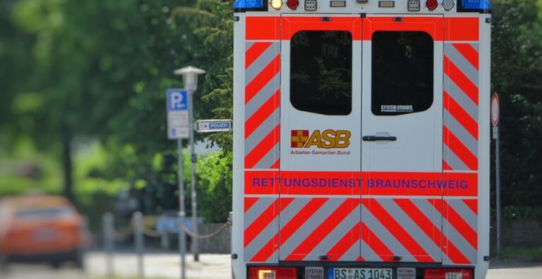 Wypadek drogowy w Tarnowie: zderzenie dwóch samochodów osobowych na skrzyżowaniu