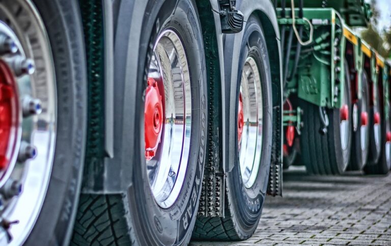 Testowanie wytrzymałości nowo wybudowanego mostu na Dunajcu