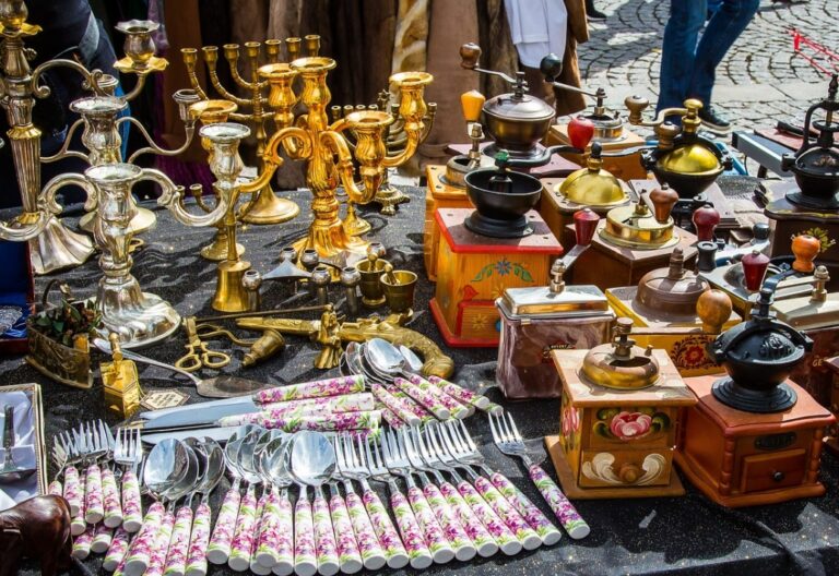 Wyprzedaż sąsiedzka na Starówce w Tarnowie: niedzielne spotkanie miłośników antyków i wyjątkowych przedmiotów