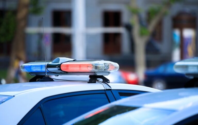 Wskazówki bezpieczeństwa od policjantów z Tarnowa na spotkaniu Klubu Dobrze Nastawionych