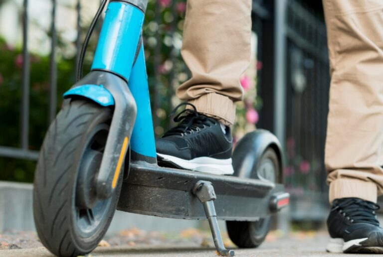 15-latek na hulajnodze ranny w kolizji z samochodem na tarnowskiej ul. Piłsudskiego