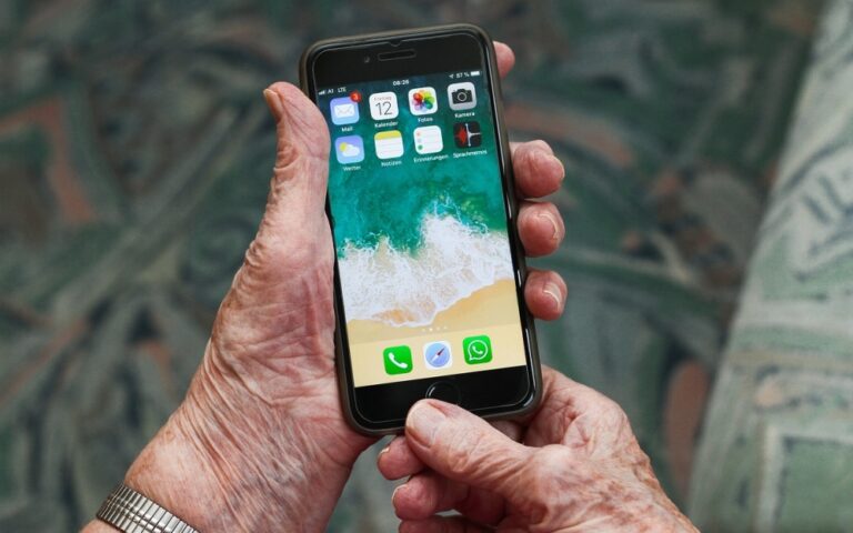 Zuchwałe oszustwo w Tarnowie: 78-latka straciła 30 tysięcy złotych