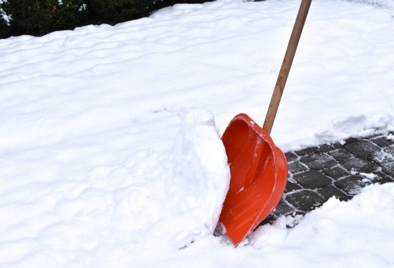 Przygotowania do zimy: firmy odpowiedzialne za utrzymanie dróg w gminie Tarnów