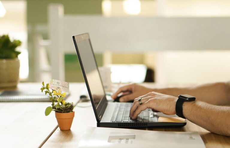 Laureaci konkursu "Pracownia Kompetencji Cyfrowych" z Zespołu Szkół Ekonomiczno-Ogrodniczych w Tarnowie