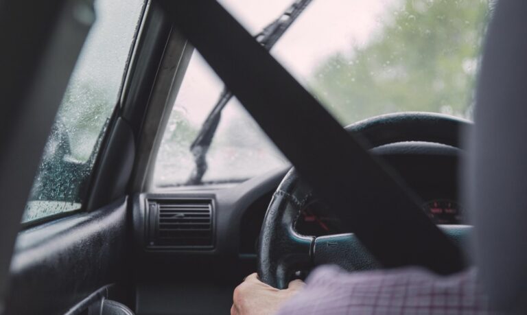 Kosztowna prędkość: mieszkaniec Powiśla Dąbrowskiego ukarany za piractwo drogowe