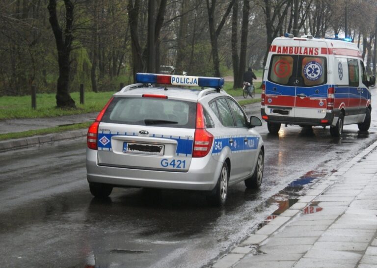Niezwykłe zdarzenie drogowe: karetka zderzyła się z samochodem pod Tarnowem