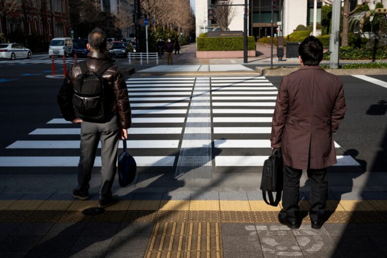 Tragiczny incydent na przejściu dla pieszych we wsi Wola Rzędzińska skończył się hospitalizacją pieszego