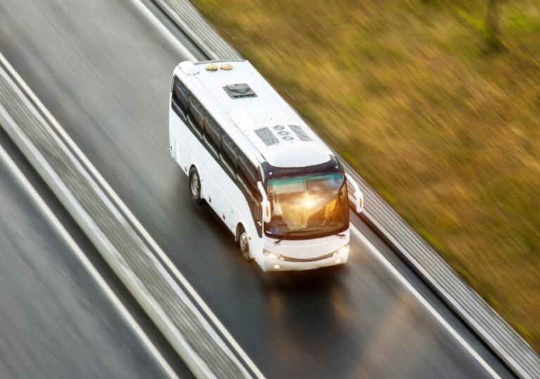 Wznowiono dwukierunkowy ruch i komunikację miejską na ulicach Kwiatkowskiego i Czerwonych Klonów w Mościcach