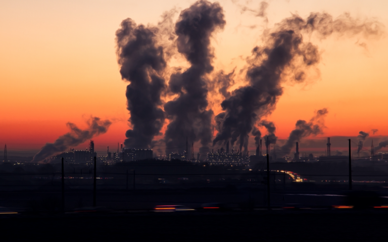 Wysokie stężenie pyłu PM10 w powietrzu Małopolski: Alert dla Tarnowa i okolicznych miejscowości