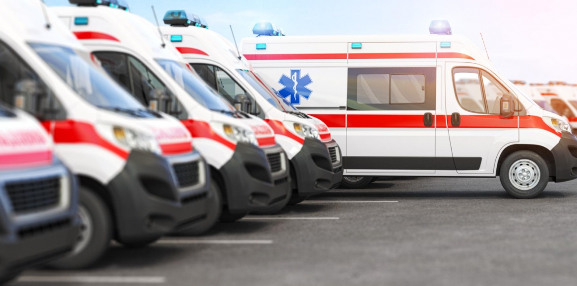 Niebezpieczne zdarzenie na obwodnicy Tarnowa: karetka wioząca pacjenta zderzyła się z łanią