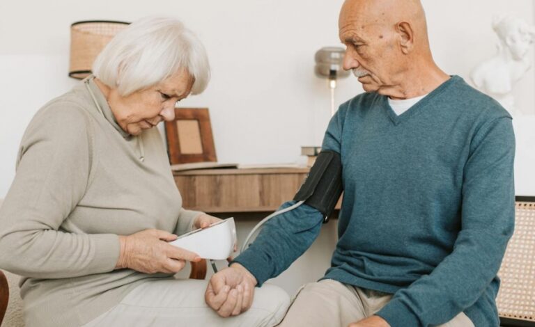 Wzrasta liczba seniorów oszukanych w Tarnowie: Straciły 200 tys. zł na metodach "na wypadek" i "na covid"