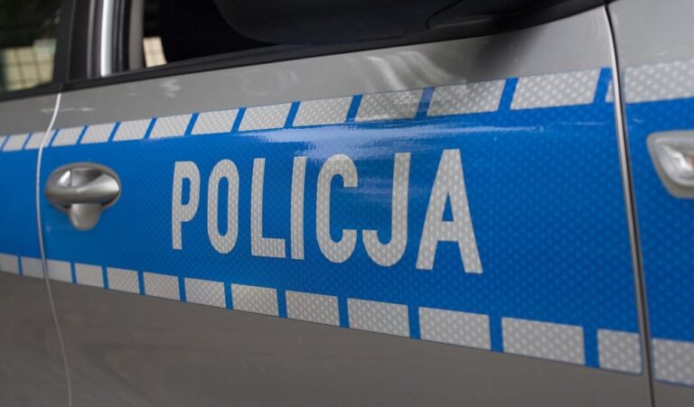 Nowy radiowóz dla tarnowskiej policji: Współpraca lokalnych samorządów i Policji przynosi efekty