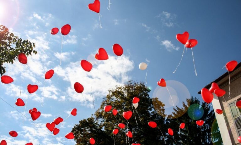 WOŚP w Tarnowie zakończony biegiem z pochodniami i ceremonią "światełko do nieba"