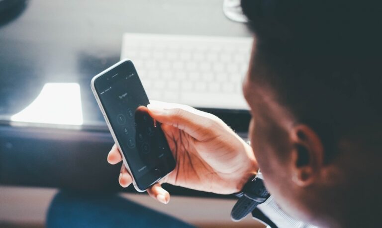 Wzrost liczby oszustw telefonicznych w Tarnowie: Seniorzy stracili niemalże 200 tysięcy złotych