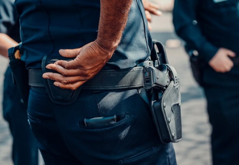 Odkrycie grupy pseudokibiców z niebezpiecznymi przedmiotami na tarnowskim deptaku