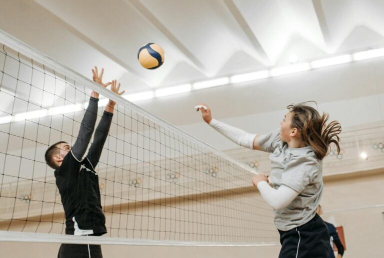 Piotr Górnikiewicz uhonorowany brązową odznaką "Za zasługi dla sportu" przez ministra sportu i turystyki