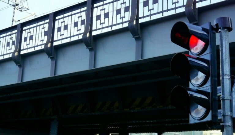 31-letni uciekinier przed policją stanowił zagrożenie dla ruchu drogowego