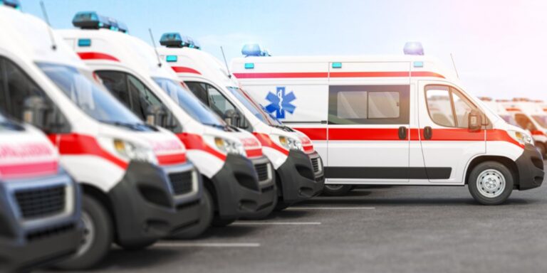 Spektakularna akcja ratunkowa po niefortunnym zdarzeniu drogowym w Kowalowej