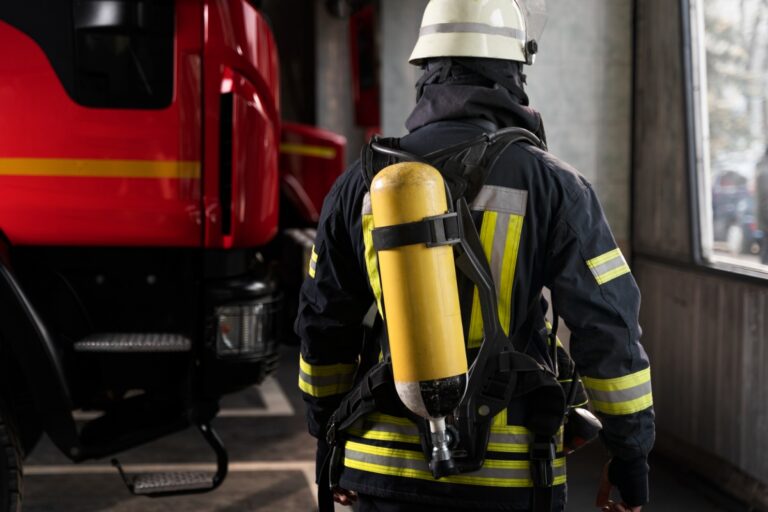 Ochotnicza Straż Pożarna w Zakliczynie otrzymuje nowy samochód gaśniczy o wartości 1,4 mln zł