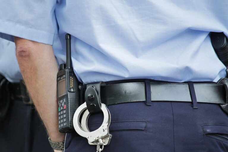 Potrzebny jest nadzwyczajny incydent w Wojniczu: samochód wjechał na chodnik, raniąc trzy osoby