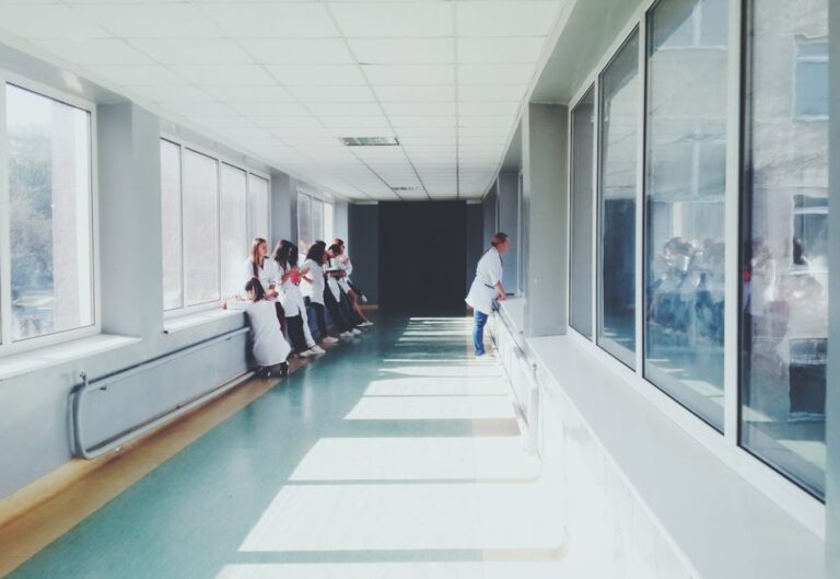 Naruszenie psychiczne i zaburzenia behawioralne jako przyczyna rosnącej liczby zwolnień lekarskich – ostrzega ZUS