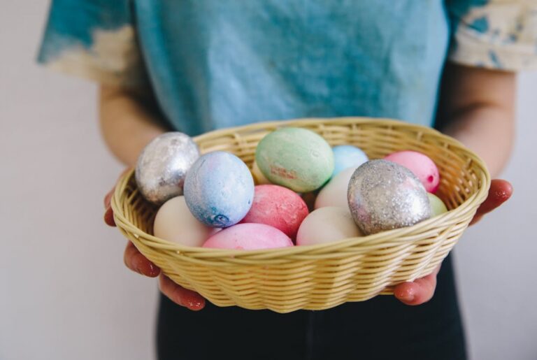 Centrum miasta Tarnowa tętni kolorami dzięki Pisankowemu Desantowi