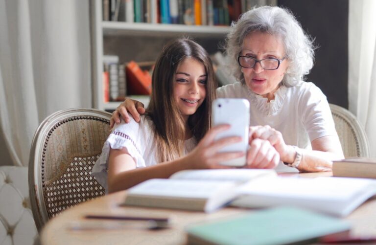 Seniorzy w Tarnowie kontynuują być celem oszustów telefonicznych mimo licznych apeli i kampanii społecznych