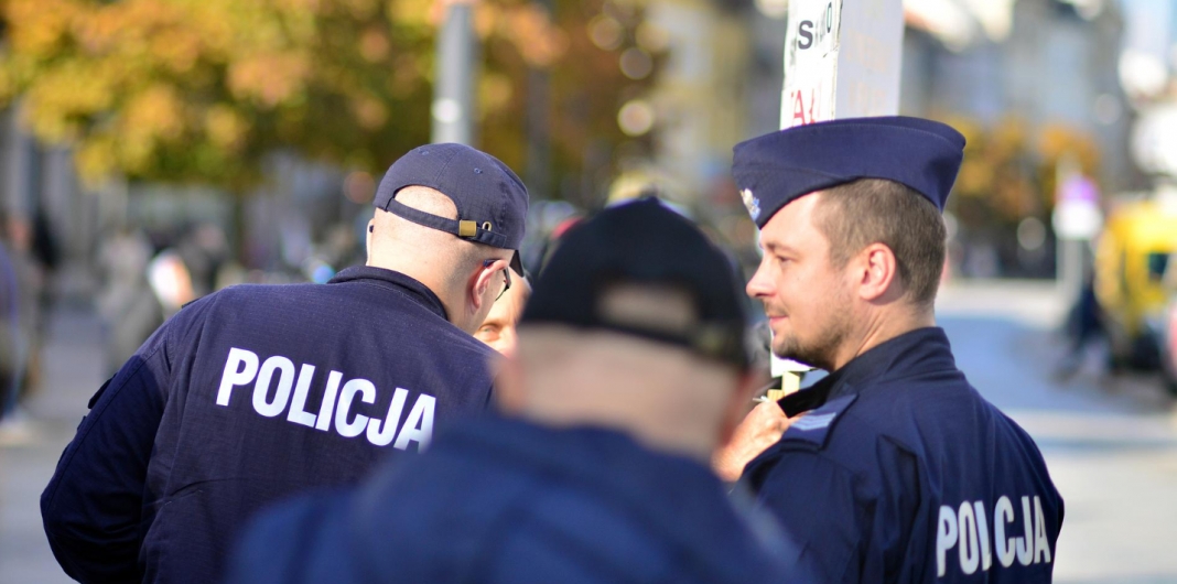 Potencjalne zagrożenie bombowe w tarnowskim banku zakończone ewakuacją