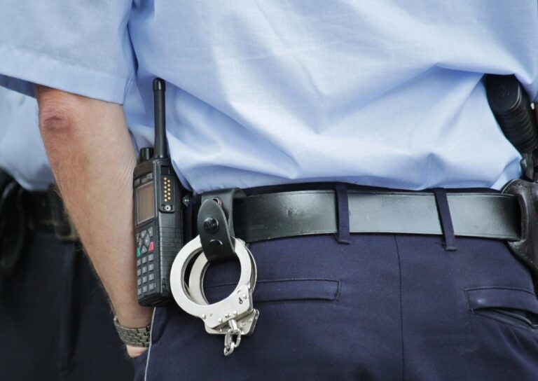 Operacja 'Odbierak’: Policjanci z Tarnowa zatrzymali oszusta, który wyłudził 20 tysięcy złotych od starszej kobiety