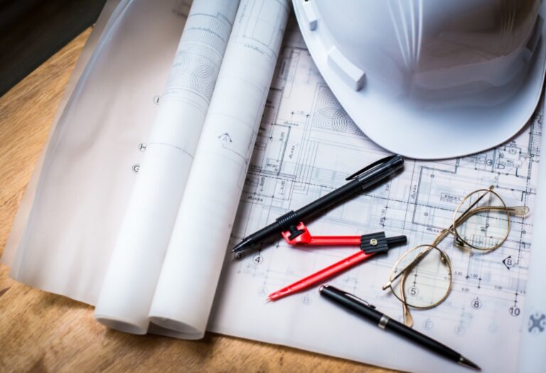 Tragiczne zdarzenie budowlane w Dębnie: jedna ofiara śmiertelna, trzy osoby ranne