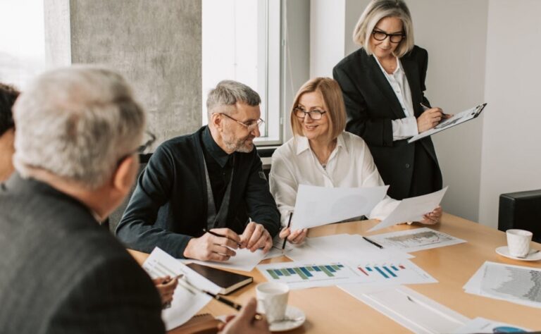 Elbląg na nowo: Prezydent Michał Missan i świeżo zaprzysiężeni radni miejski