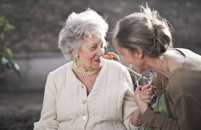Kobieta w wieku 84 lat z powiatu tarnowskiego okradziona na ponad 90 tysięcy złotych przez fałszywego gościa