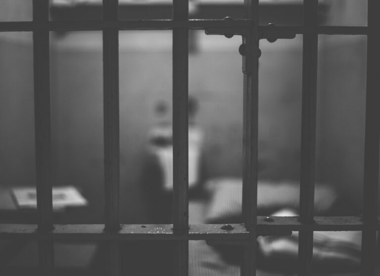 Potencjalnie niebezpieczna zabawa osadzonych w tarnowskim zakładzie karnym zakończona przemieszczeniem do jednostki o wyższym stopniu zabezpieczenia