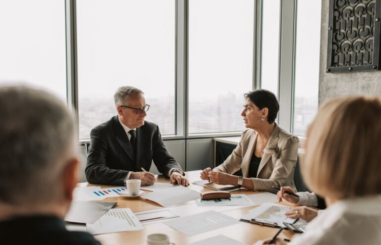 Spotkanie prezydenta Tarnowa, Jakuba Kwaśnego z pracownikami magistratu: omówiono plany i wizję działania urzędu