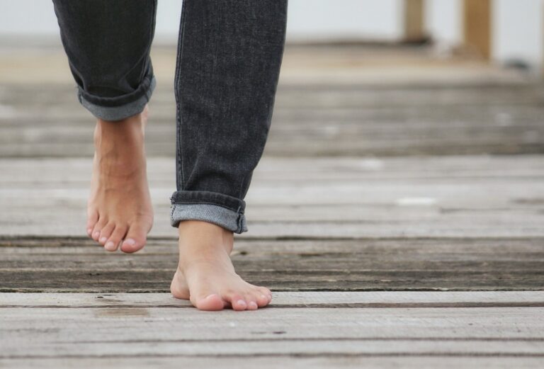 Dołącz do charytatywnego biegu bosym stopami w Tarnowie z Wojtkiem Klichem