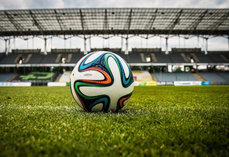 Podsumowanie przedostatniej kolejki piątej ligi piłki nożnej: Trzy tarnowskie zespoły odnoszą zwycięstwa