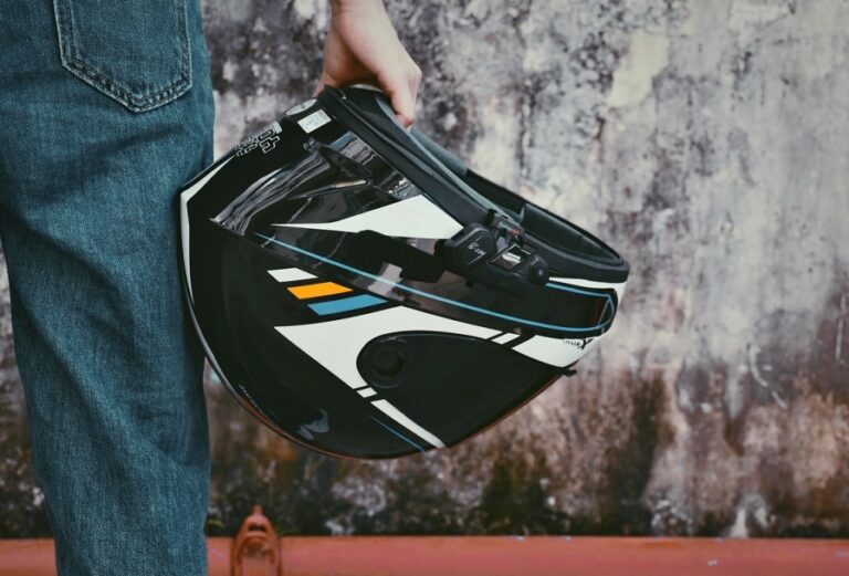 Tragiczny wypadek w Czermnej: 23-latek na motocyklu nie przeżył zderzenia z krawężnikiem