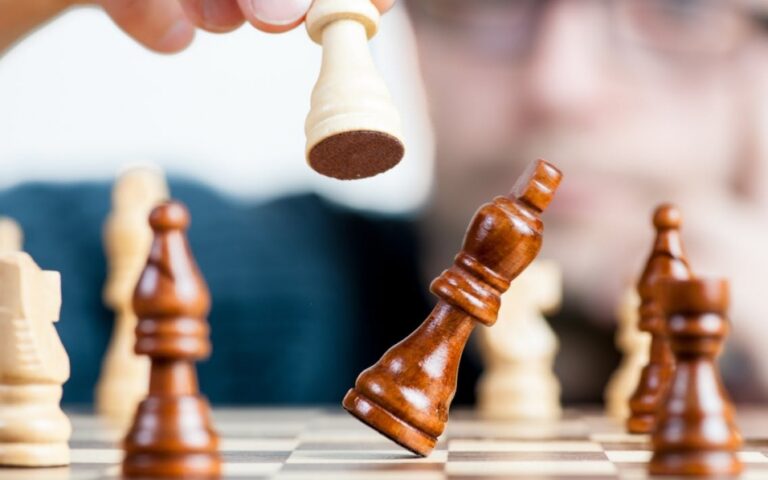 Letnie Turnieje Szachowe w Tarnowie: pasja łączy pokolenia