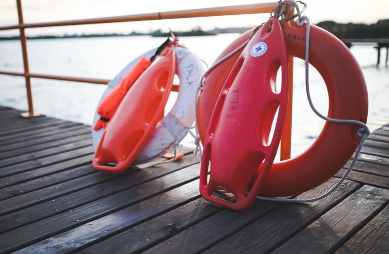 Tragiczne utonięcie 21-letniego Mołdawianina – Pierwsza ofiara wodna roku na tarnowskim terenie