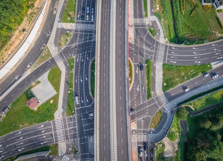 Zmiana organizacji ruchu na ulicy Wyszyńskiego z powodu remontu przejazdu kolejowo-drogowego