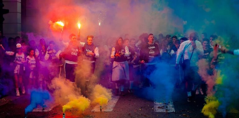 Bezpośrednia przyczyna śmierci kibica podczas starcia wynikła z urazu po wystrzelonej racie