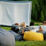 letnie-wieczory-z-filmem-w-tarnowie-plenerowe-kino-na-krakowskiej