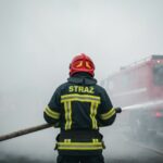 pozar-fabryki-zniczy-w-tarnowie-strazacy-walcza-z-ogniem-przez-cala-noc