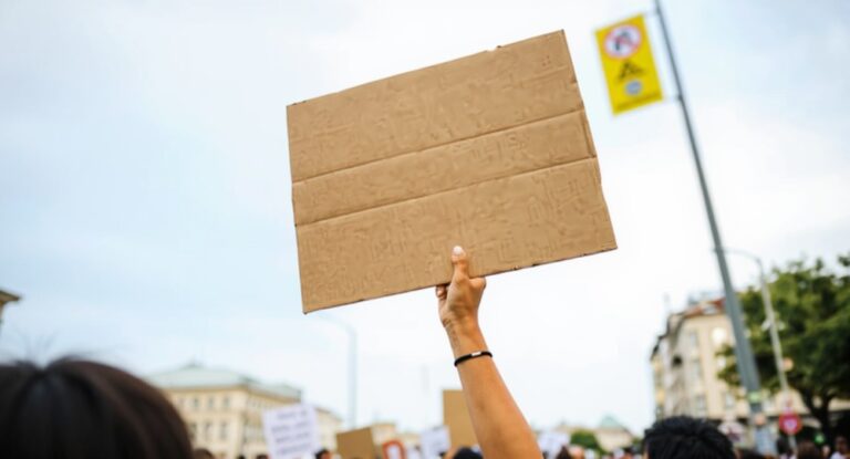 protesty-mieszkancow-woli-rzedzinskiej-w-obliczu-planowanej-wschodniej-obwodnicy-tarnowa