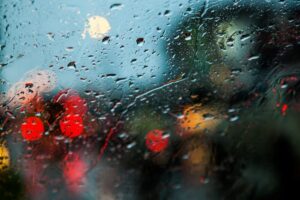 nadchodzi-ochlodzenie-wiatr-do-70-kmh-i-burze-w-prognozach-na-najblizsze-dni