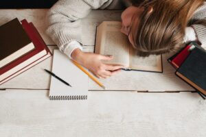 uroczystosc-swieta-edukacji-w-zabnie-wdziecznosc-dla-nauczycieli-i-ich-wyjatkowa-rola-w-spolecznosci