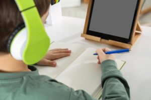 nowoczesne-komputery-i-laptopy-dla-uczni--w-w-gmin-auto-3514